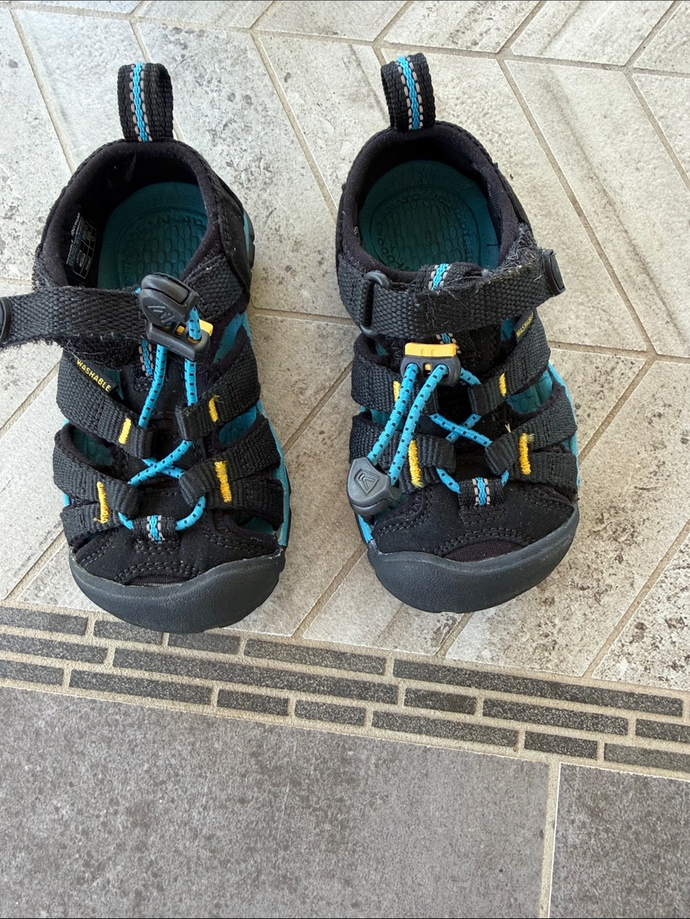 Kids Keen Black and Teal Closed-Toe Sandals - Performance Outdoor Shoe